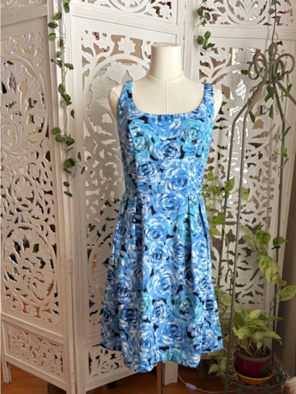 Carmen Marc Valvo Blue Floral Fit-and-Flare Dress - Picture 2 of 5